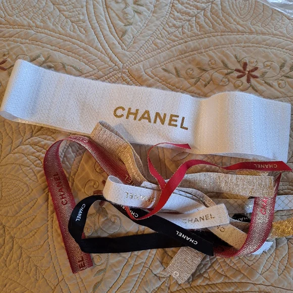 CHANEL Gold Floral and Silver Star Charm and Chanel gift bag accessories - Picture 12 of 12